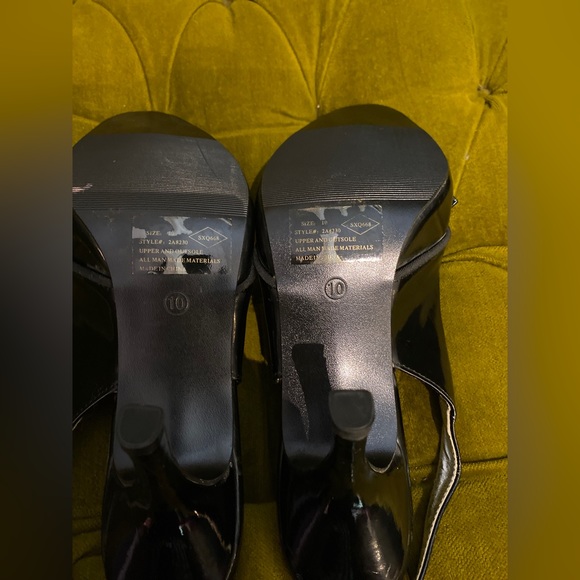 Shiny ruffle bow kitten heels. Size 10 - Picture 5 of 10